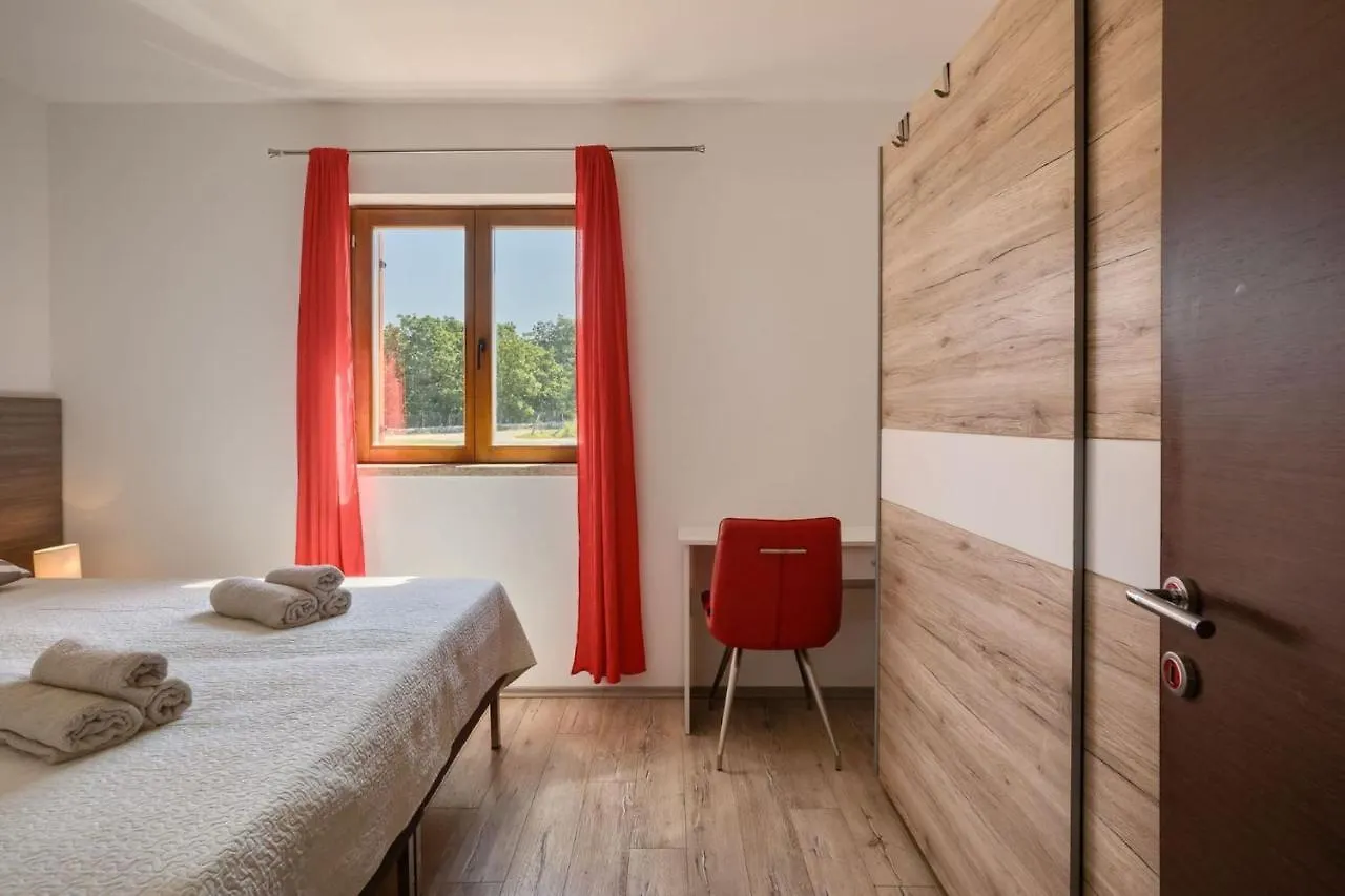 Activity Villa Gita With Pool And Grill In Tinjan Croatia