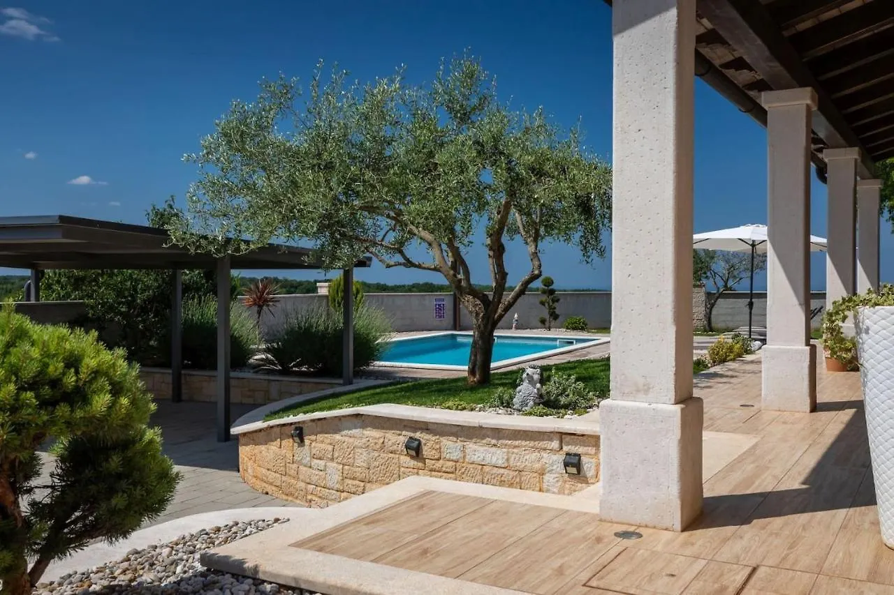 Activity Villa Gita With Pool And Grill In Tinjan