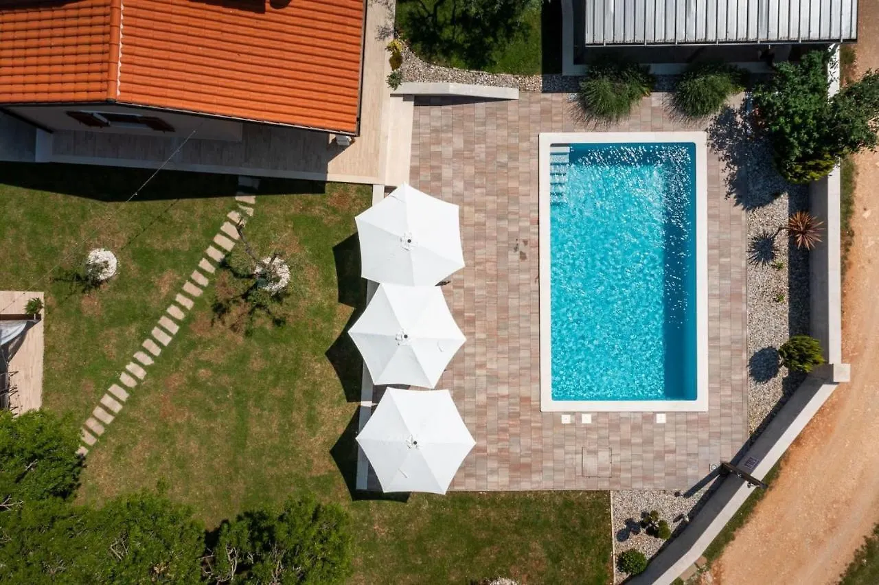 Activity Villa Gita With Pool And Grill In Tinjan 0*,  Croatia