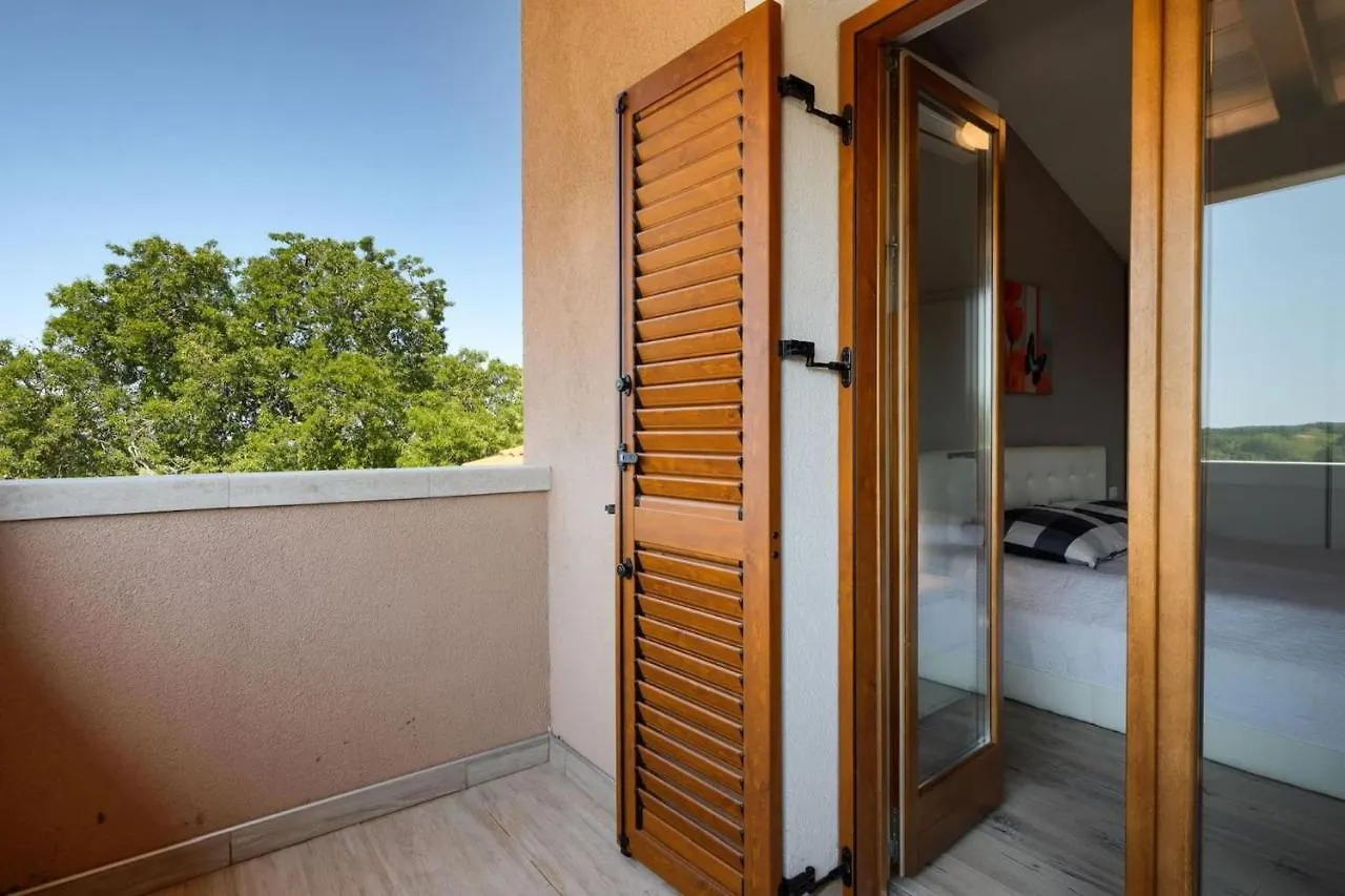 Activity Villa Gita With Pool And Grill In Tinjan